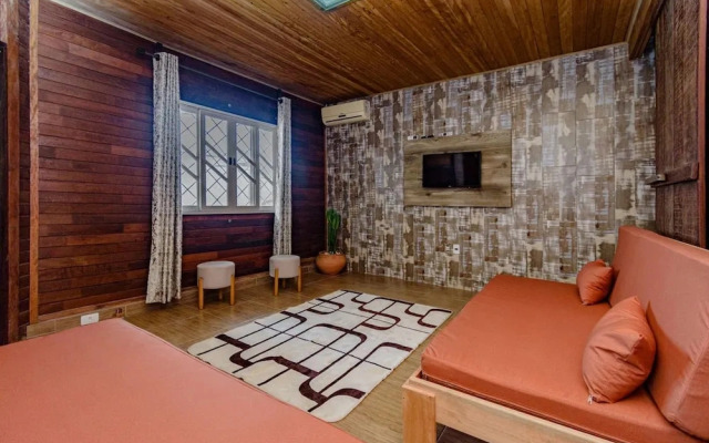 Casa com Piscina Churrasqueira e Ar Condicionado