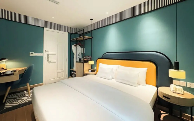 A25 Premium Hotel - 130 Ba Trieu