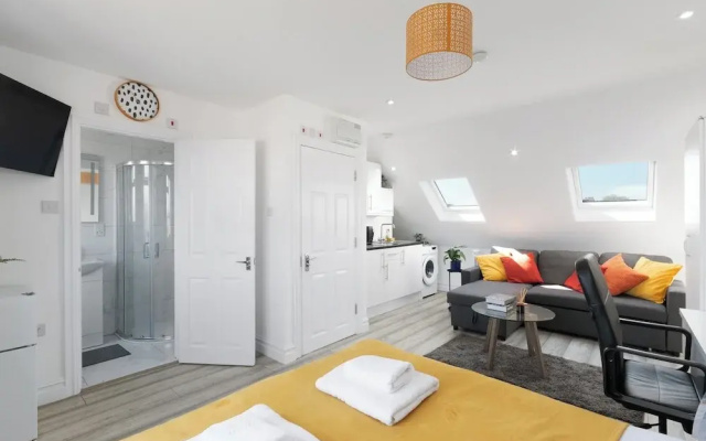 City Apartment - Sleeps 4 & Free Parking