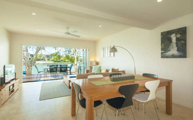 Noosa Entrance Waterfront Resort