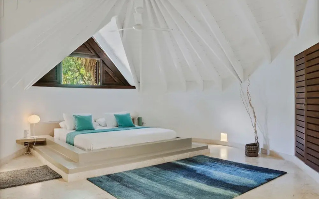 Beachfront Oasis Pool Chef Hskp Sleeps 22