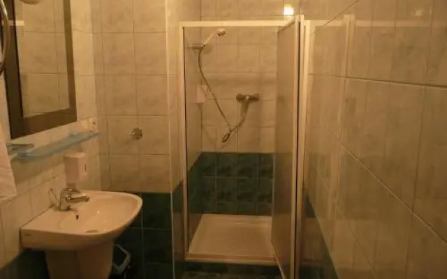 Azymut Hotel & Restaurant