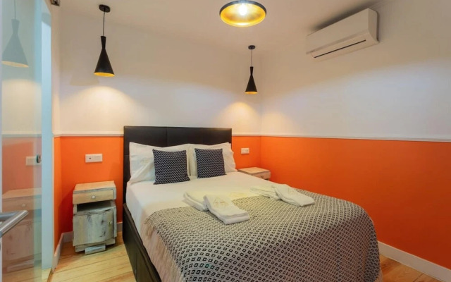 Historical Centre Terrace Aircon by LD Apartments