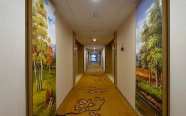 Vienna Hotel (Yichun High-speed Railway Station Wanda)