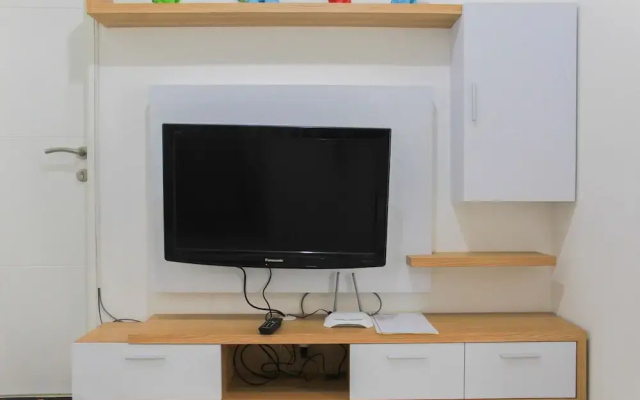 Beautiful and Comfy 1BR at Bassura City Apartment