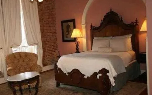 Ant Street Inn