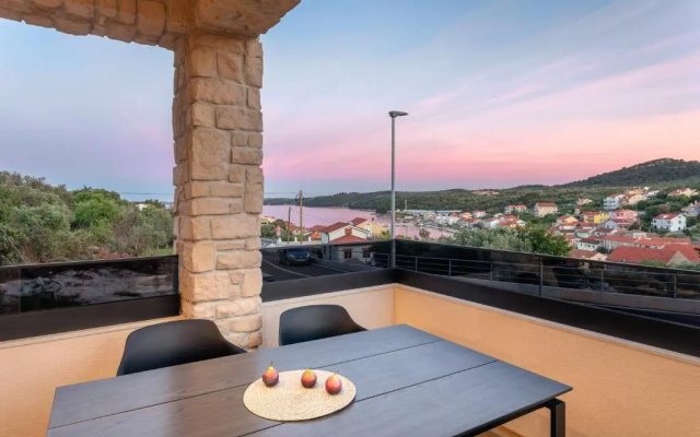 TEONA Luxury Apartment with jacuzzi and terrace sea view