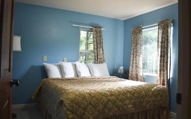 Exit Glacier Lodge