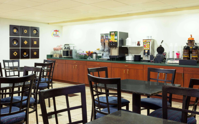 Rodeway Inn & Suites Chandler - Phoenix South I-10
