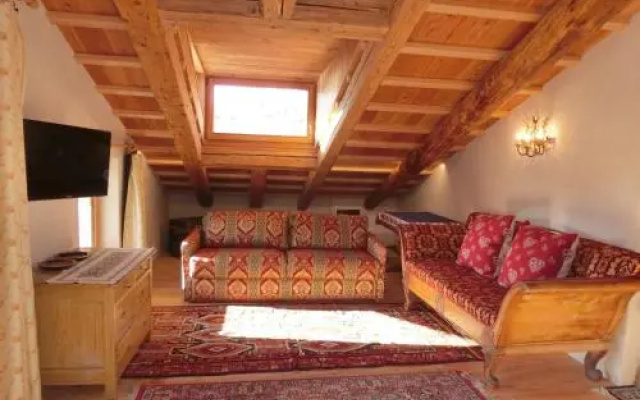 Partel Loudge
