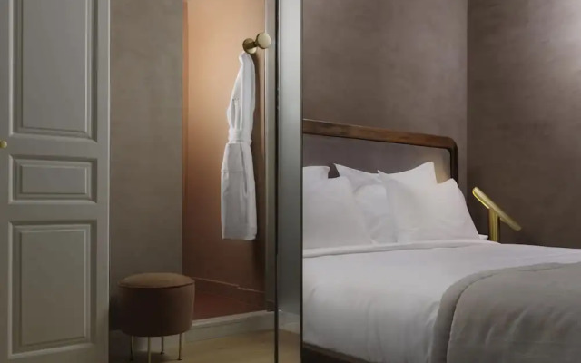 Monument Hotel