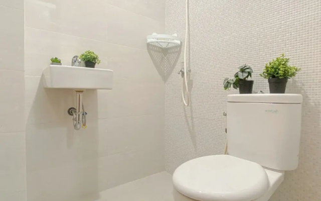 Warm Studio At Tifolia Apartment