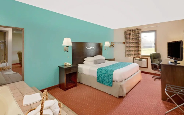 Howard Johnson By Wyndham Waterloo/Cedar Falls