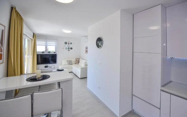 Funtastic C Apartments for 12, Private & Heated Pool
