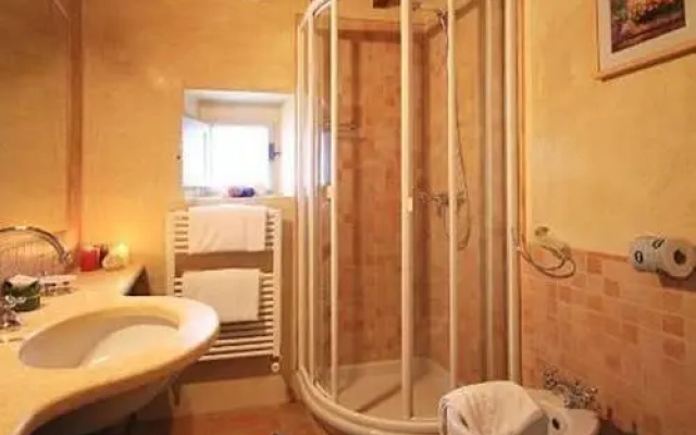 Monna Lisa Halldis Apartment