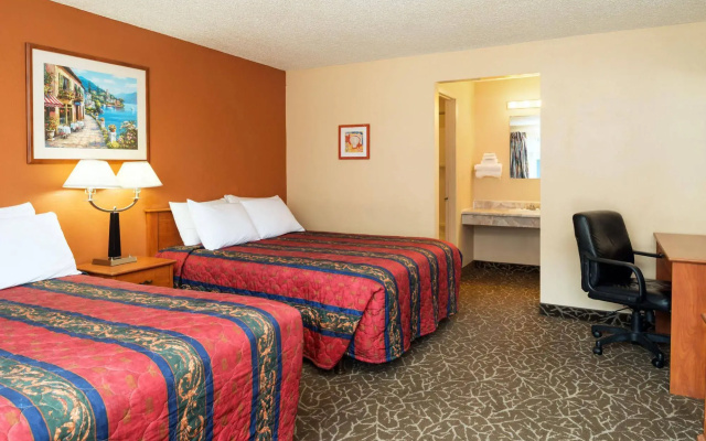 Howard Johnson by Wyndham Spokane