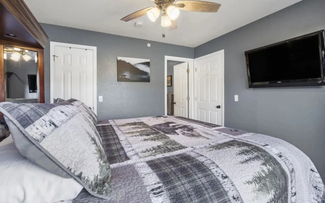 Penthouse Lodge - In Heart of Ozarks!