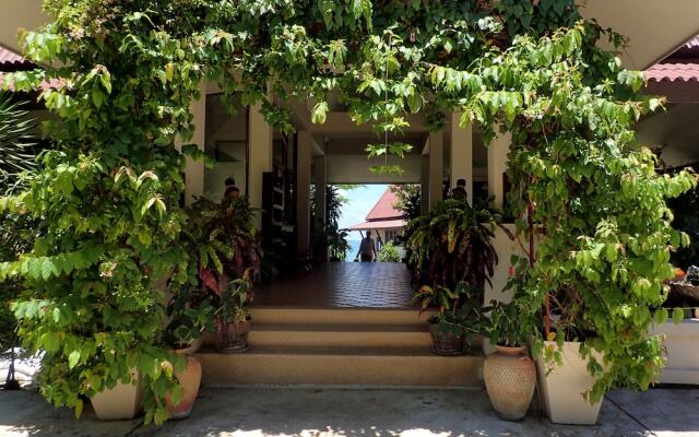 Отель Baan Kantiang See Panorama Villa Resort Ланта вид на фасад