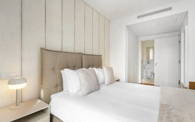 Urban Retreat: Downtown Luxury, Parking, Ac & Elevator