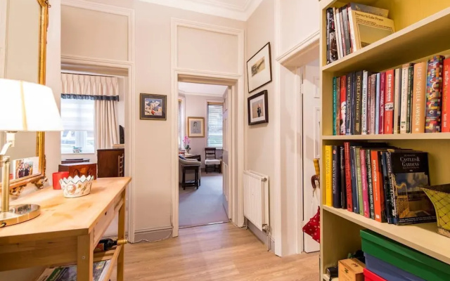 Traditional British 1 Bed Beside Battersea Park