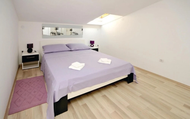Awesome Home in Kastel Kambelovac With Wifi and 2 Bedrooms