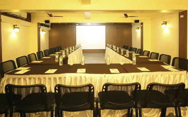 OYO Premium Thane Wagle Industrial Estate