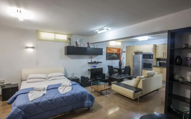 Villa Naomi, Beautiful 4bdr Central Protaras Villa with Private Pool