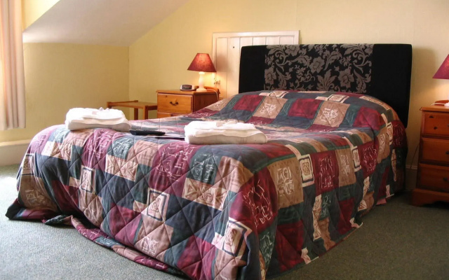 Marine Hotel