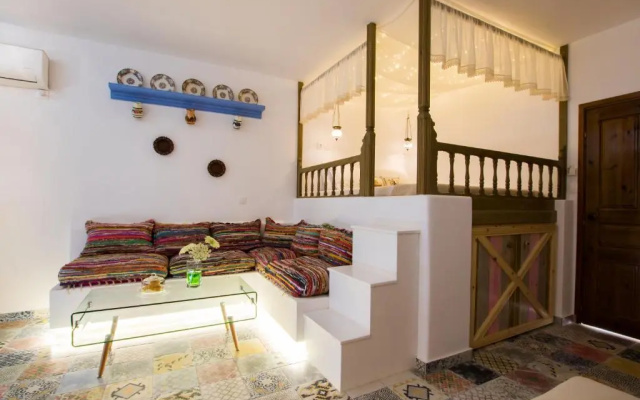 Gorgona Traditional Studio