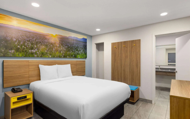 Days Inn by Wyndham Bakersfield
