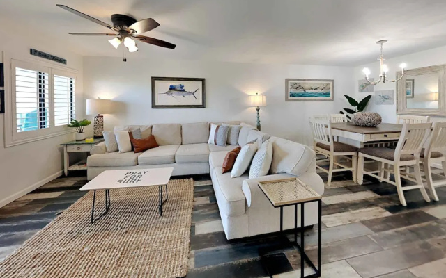 Holiday Surf & Racquet Club #121