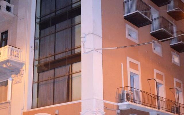 Central Hotel Бари вид на фасад