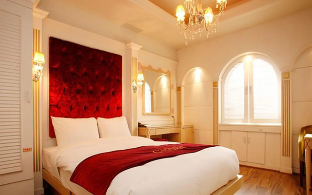 Charis Hotel