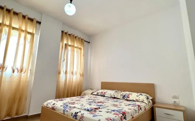 Lovely 2-bed Apartment in Gjiri i Lalzit