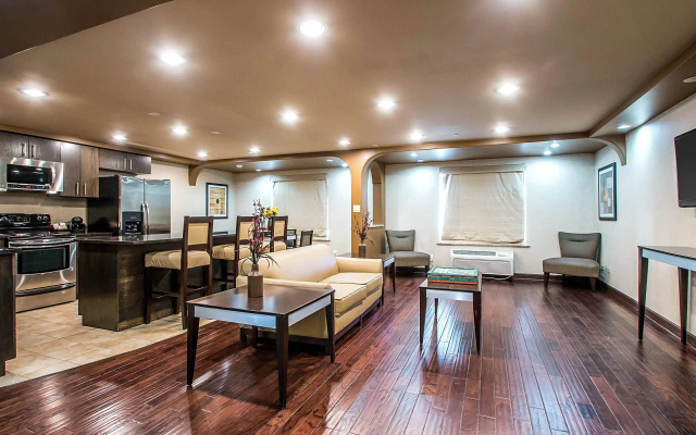 Clarion Inn Elmhurst - Oak Brook near I-88, I-290, I-294