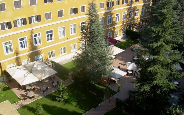 Отель Excel Roma Montemario вид на фасад