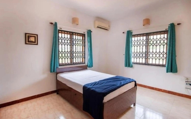 Dona Paula Apartment
