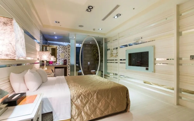 Love Vogue Motel
