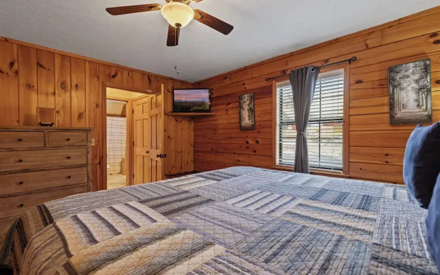 Bear Hideaway Cozy 3BR Cabin