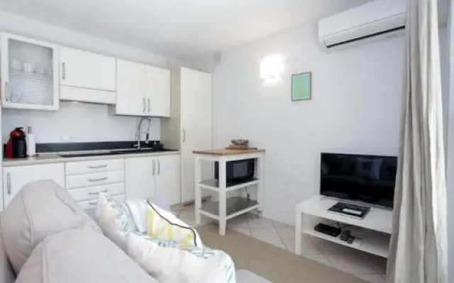 Beautiful studio close to beach private parking