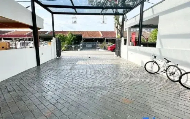 Stylish Cozy Landed Jelutong 3BR 2B 4CP-10poax by 3C