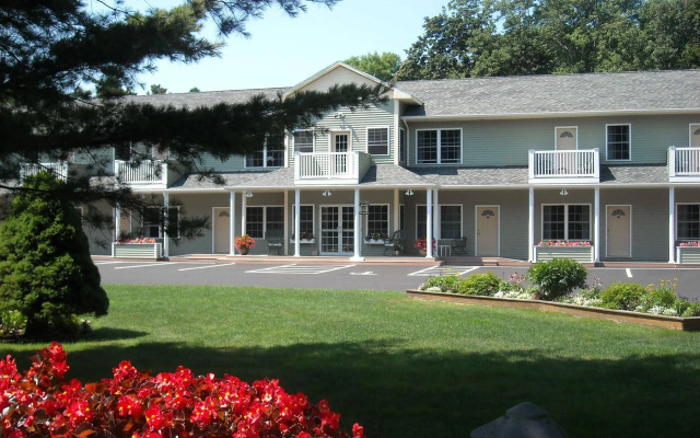 Cromwell Harbor Motel