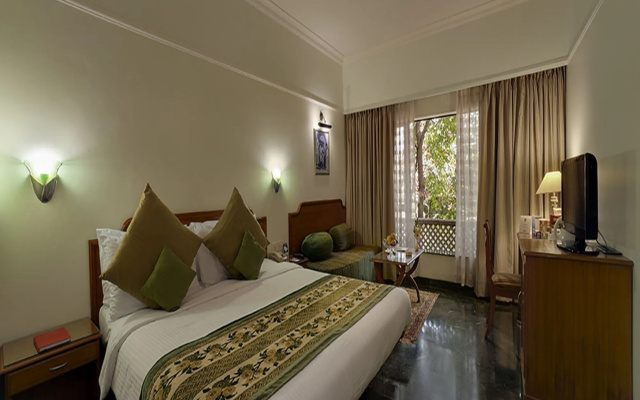 Renest Shraddha Inn - Shirdi
