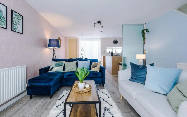 Rest&Recharge at Lloyd House by the Etihad w 3Bedrooms&4Beds&FreeParking