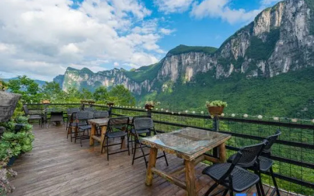 Flower Valley · Real-Scene Homestay