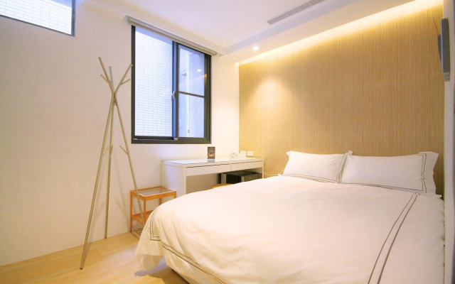 Mini West Hotel
