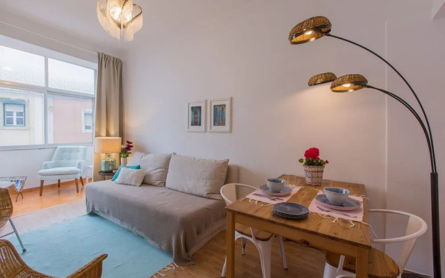 Light Filled Apartment + Free Pick-Up, By TimeCooler