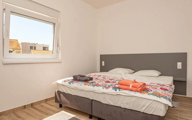 Nice Apartment in Brodarica With Wifi and 1 Bedrooms
