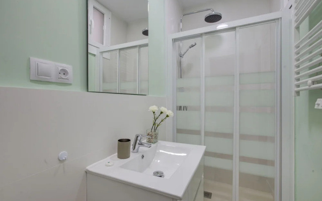 Cozy Apartment in Conde Duque