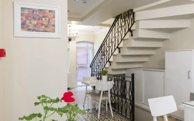 The Little House Hostel